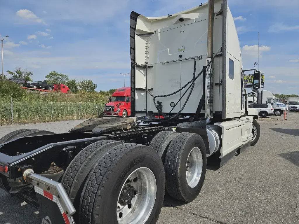 Used 2020 MACK Conventional - Sleeper Truck image 4