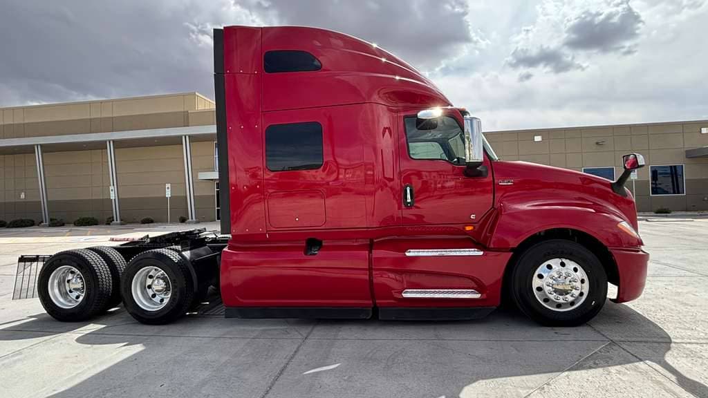 Used 2021 INTERNATIONAL LT625 image 9
