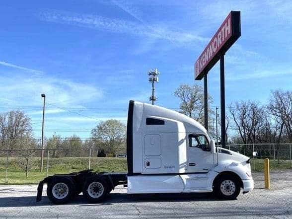 2020 Kenworth T680 image 2