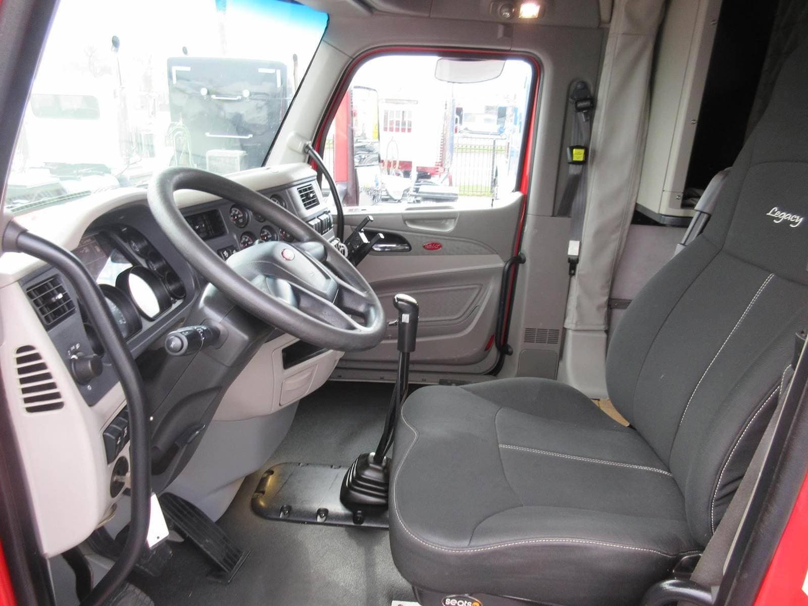 2020 Peterbilt 567 image 20