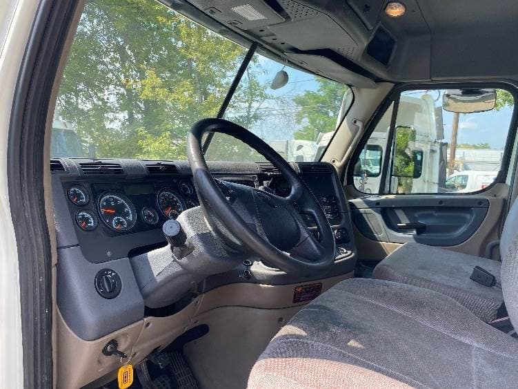 2018 Freightliner Cascadia image 8