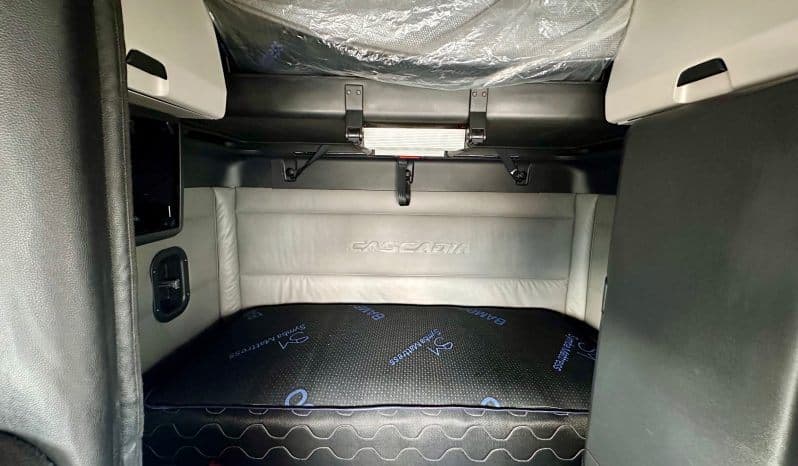 2021 Freightliner Cascadia 126 image 9