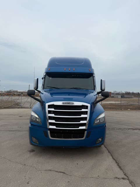 2023 Freightliner Cascadia image 12