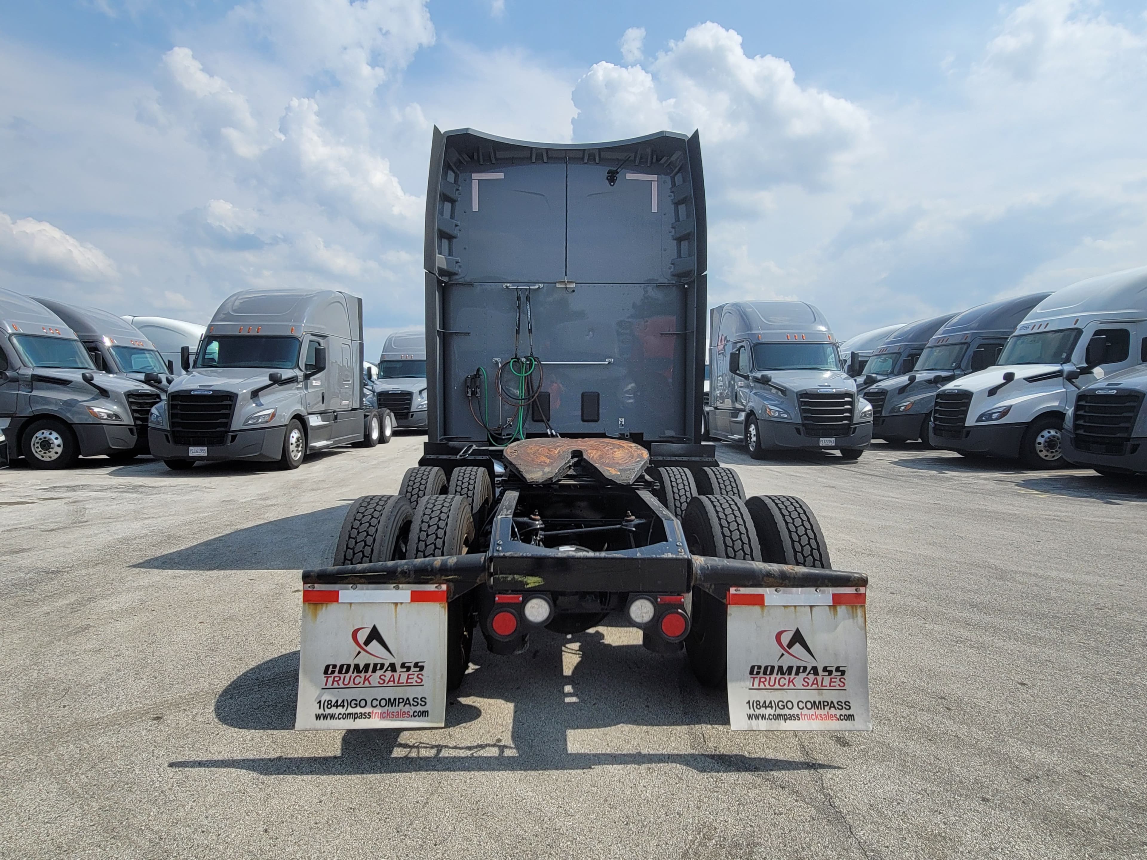 2021 Peterbilt 579 image 3