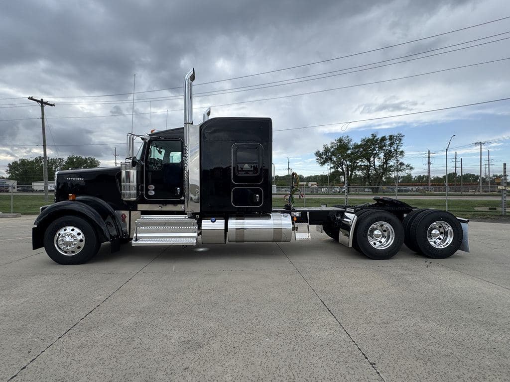 New 2027 KENWORTH W900L image 9