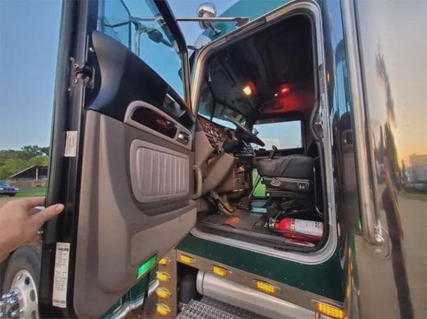 2016 PETERBILT 389 image 7