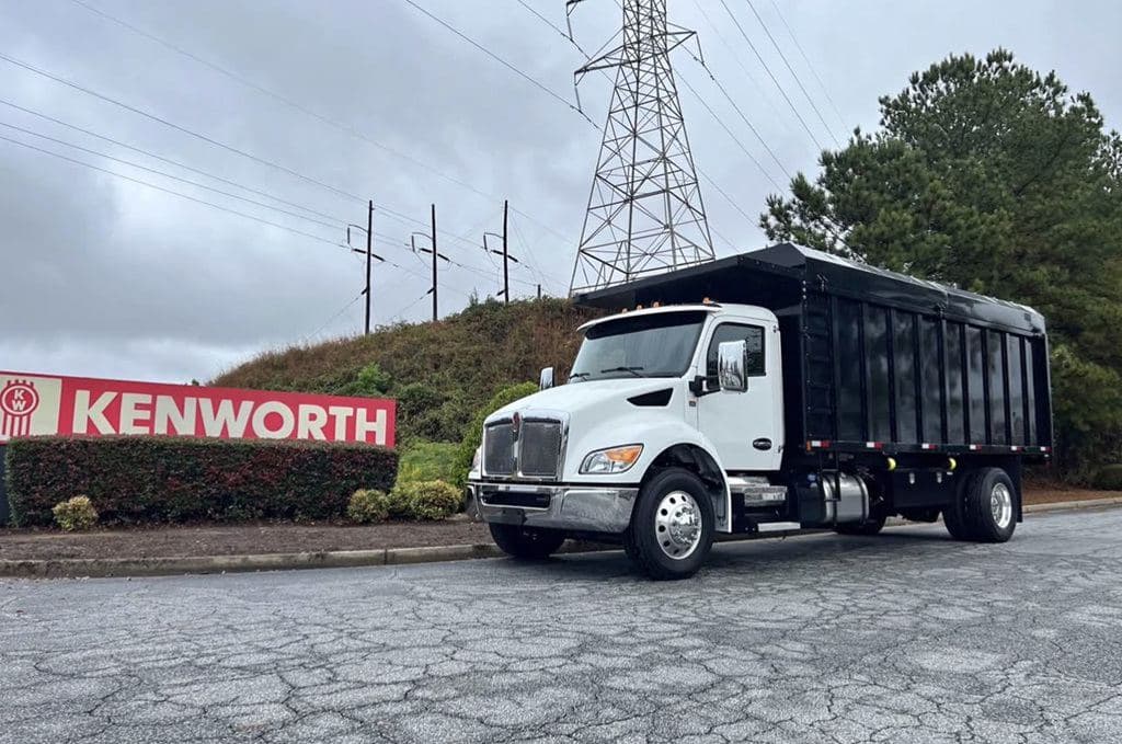 New 2026 KENWORTH T280 image 2