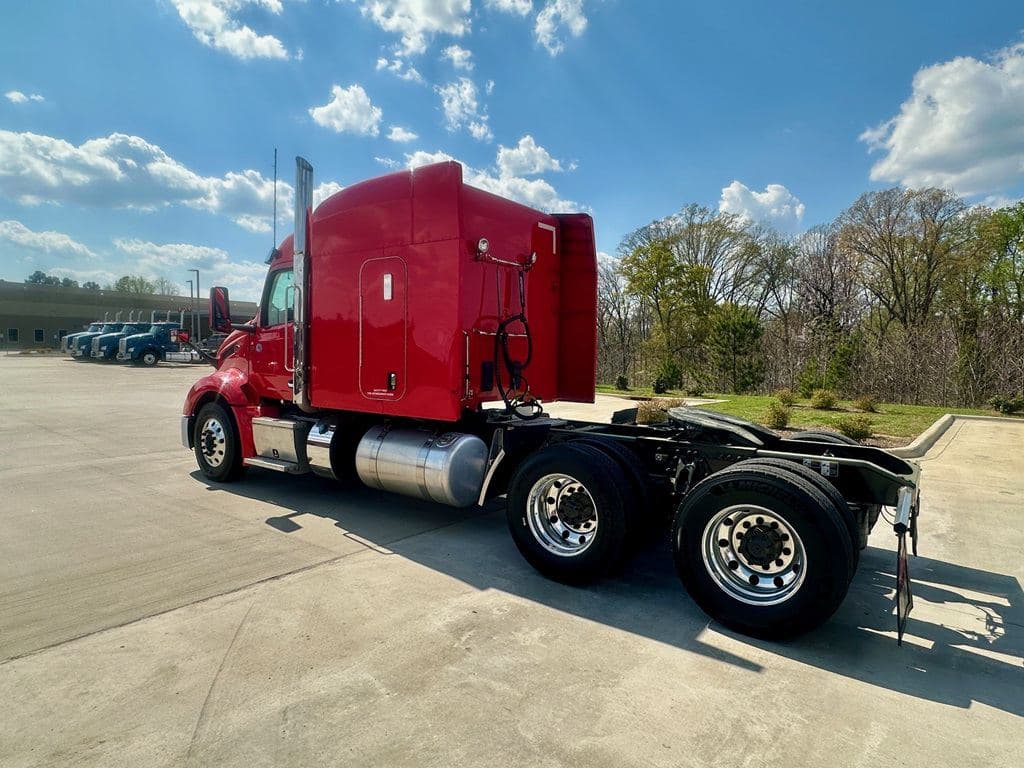 Used 2023 PETERBILT 579 image 6
