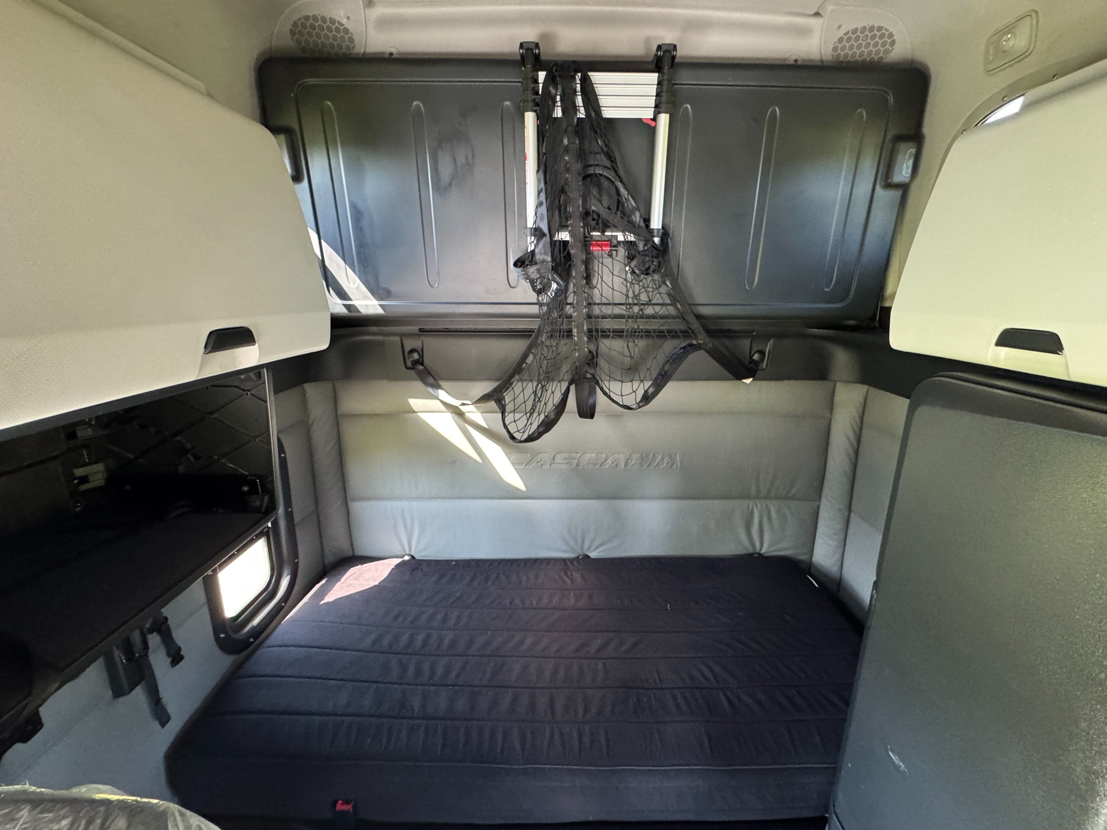 2022 Freightliner Cascadia 126 image 14