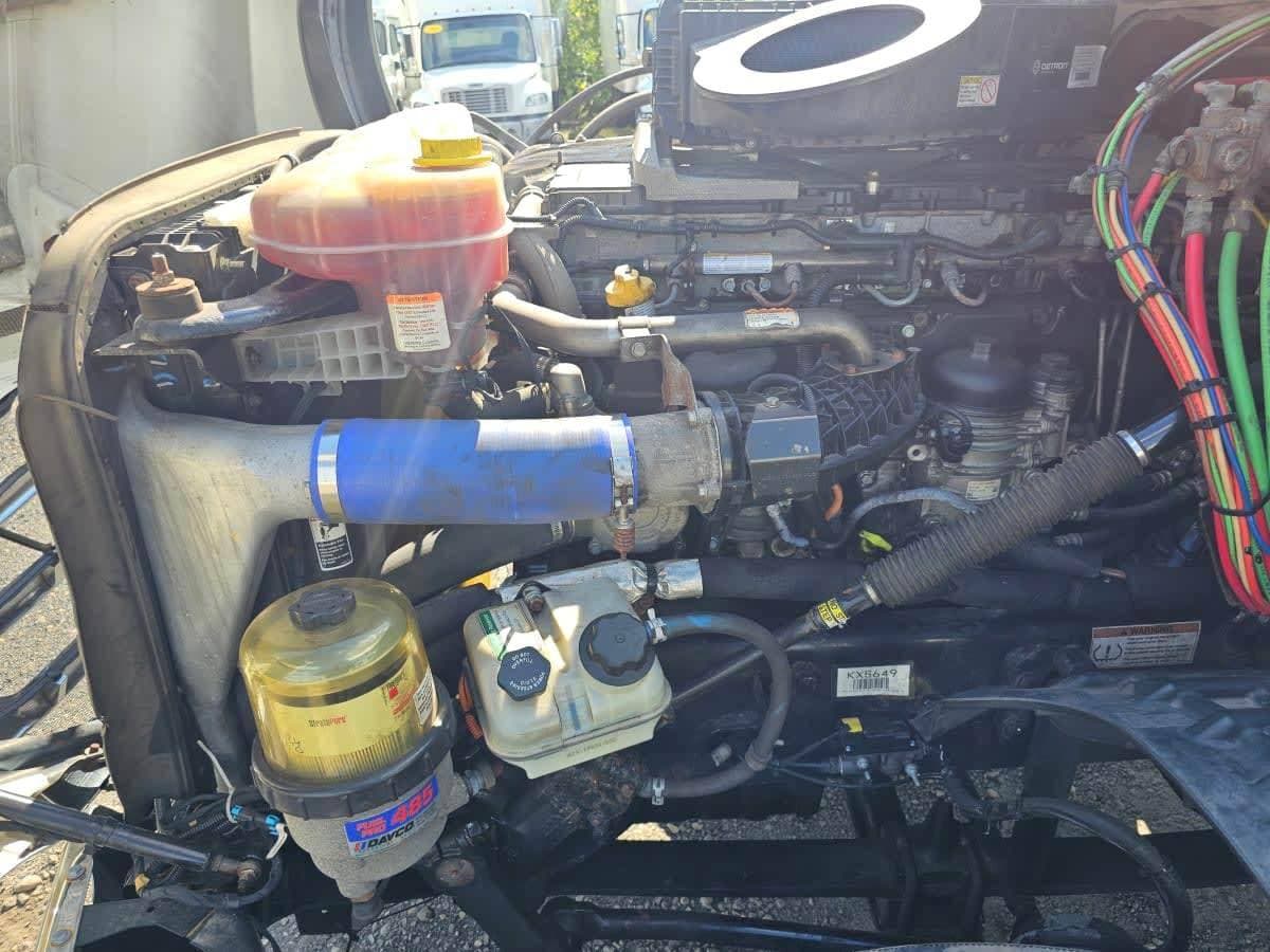 2019 Freightliner Cascadia image 8