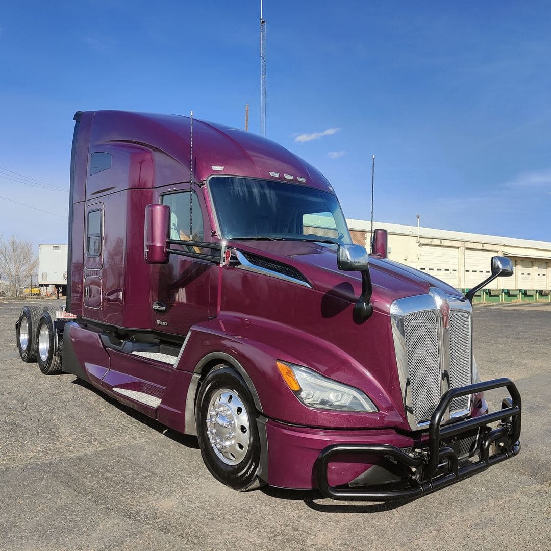 2022 Kenworth T680 image 2