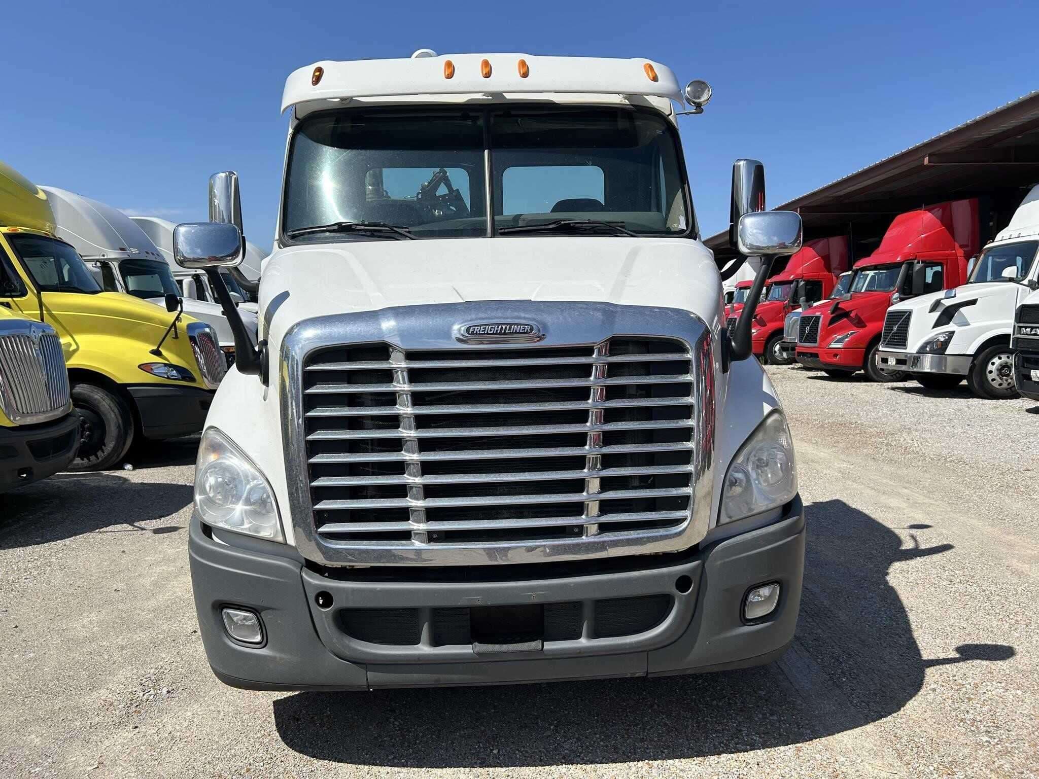 2011 Freightliner Cascadia image 4