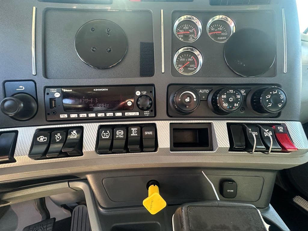 Used 2022 KENWORTH T880S image 16