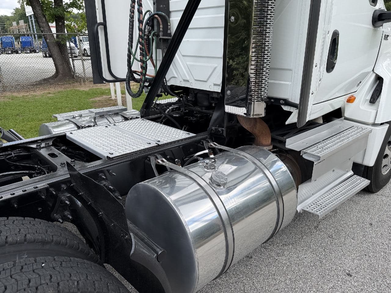 2019 International LT625 image 14