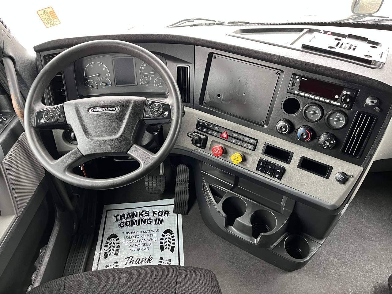 2022 Freightliner Cascadia image 13