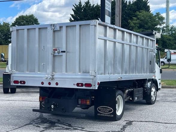 2024 Isuzu NRR image 16