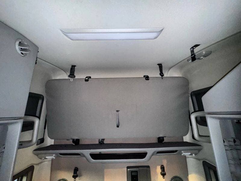 2020 Volvo VNL image 26