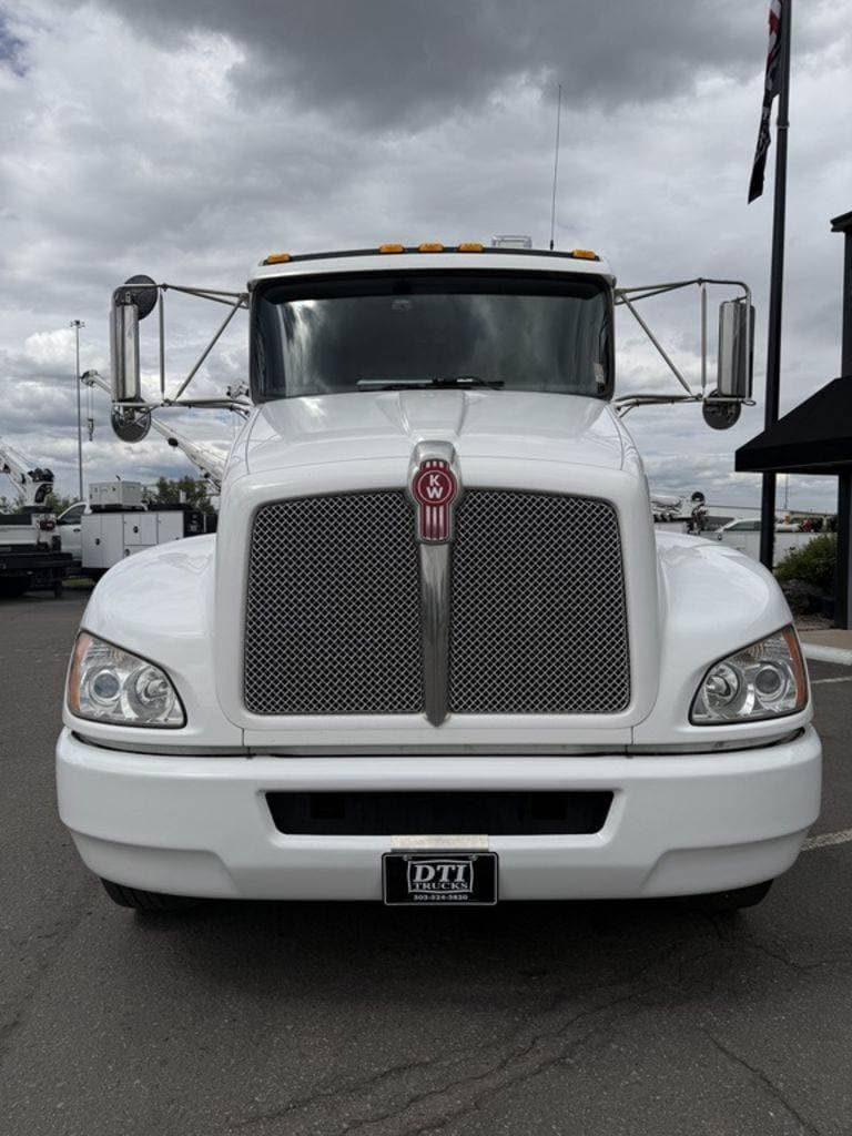 2018 Kenworth T300 image 4