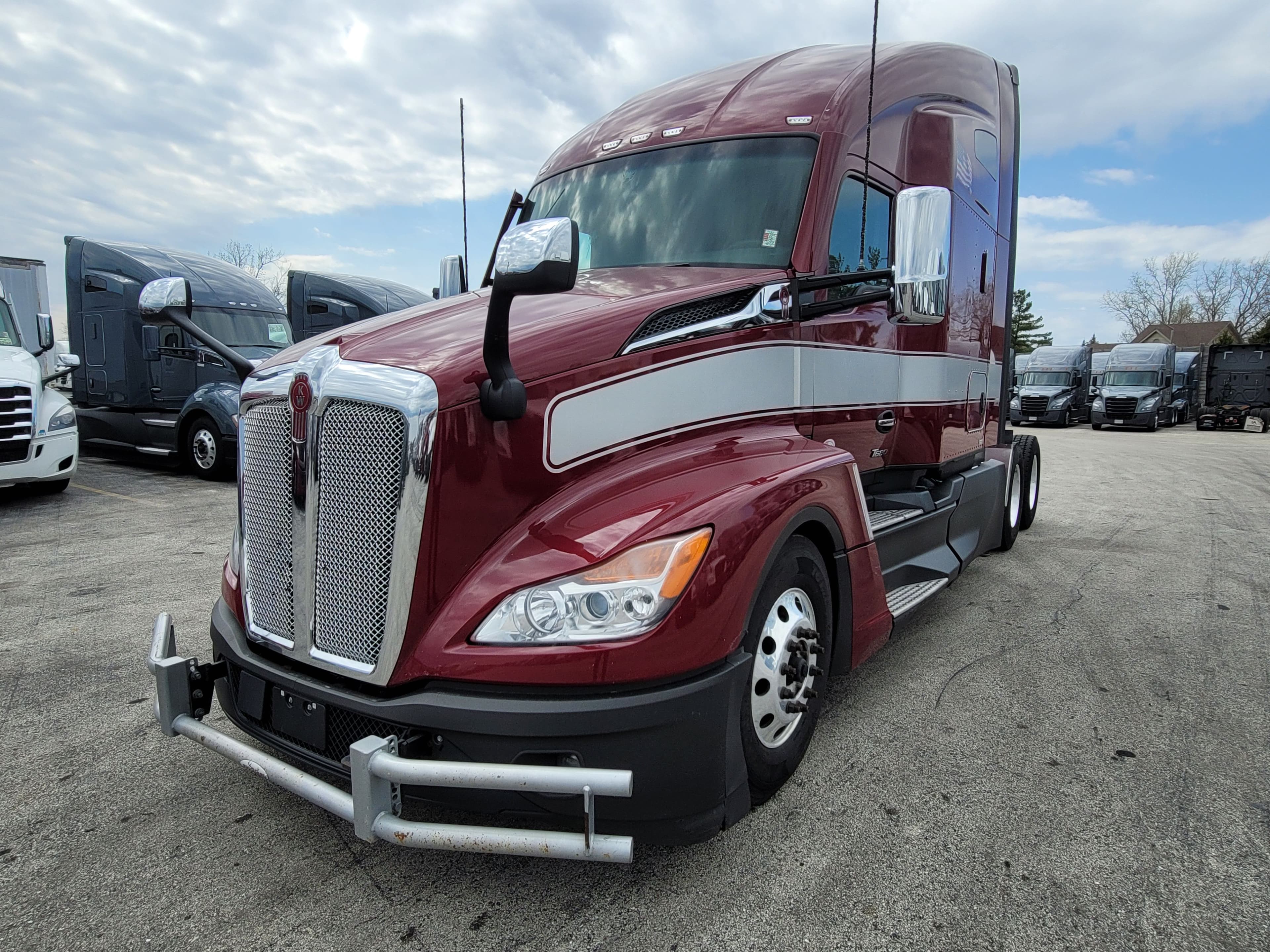2023 Kenworth T680 image 1