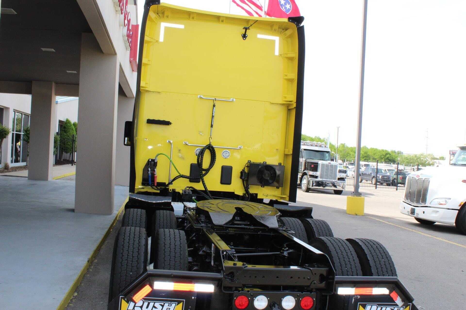 2022 Kenworth T680 image 4