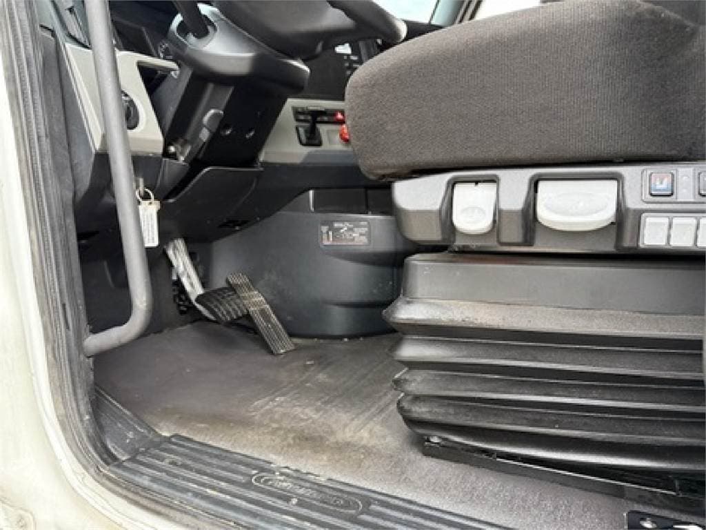 2020 Freightliner Cascadia 126 image 3