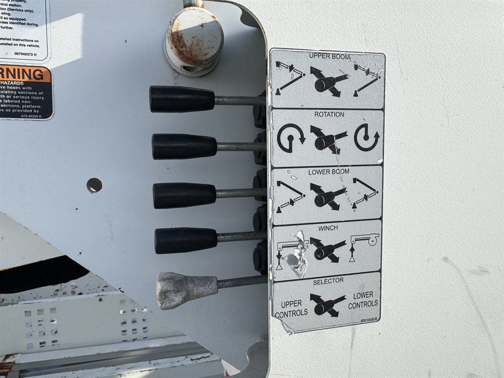 2016 Freightliner M2 106 image 28