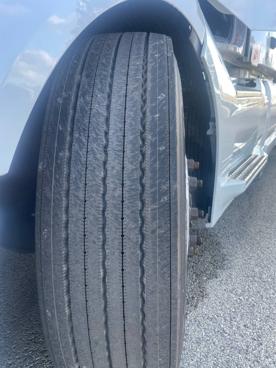 2019 Volvo VNL image 4