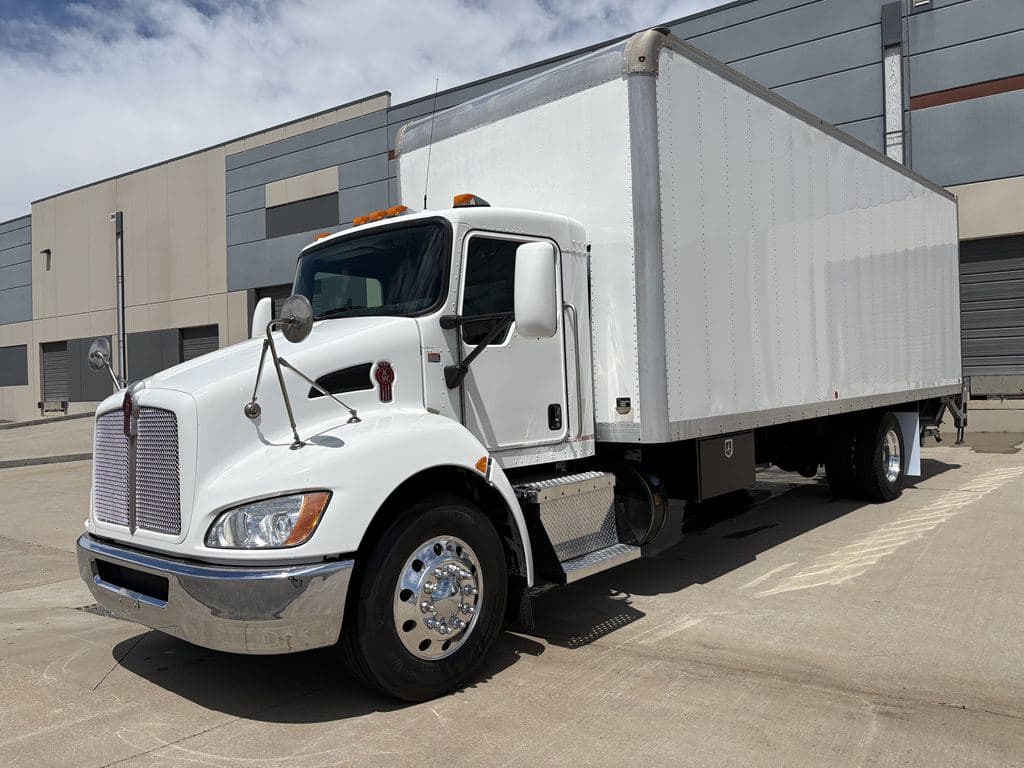 Used 2021 KENWORTH T270 image 12