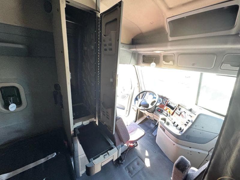 2016 Freightliner Cascadia image 42