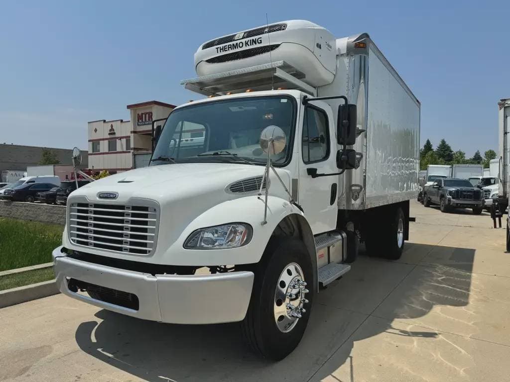 2020 Freightliner M2 image 2