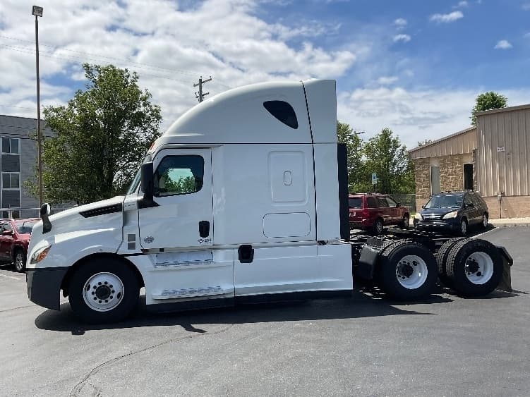 Used 2022 FREIGHTLINER Conventional - Sleeper Truck - CASCADIA 126 image 5