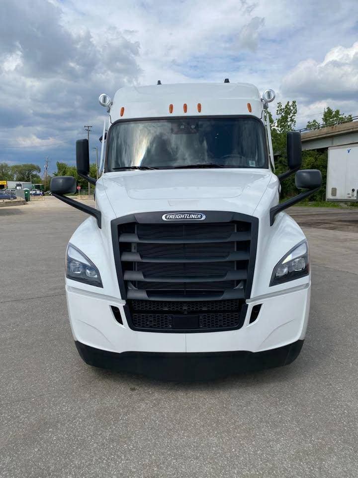 2022 Freightliner Cascadia image 3