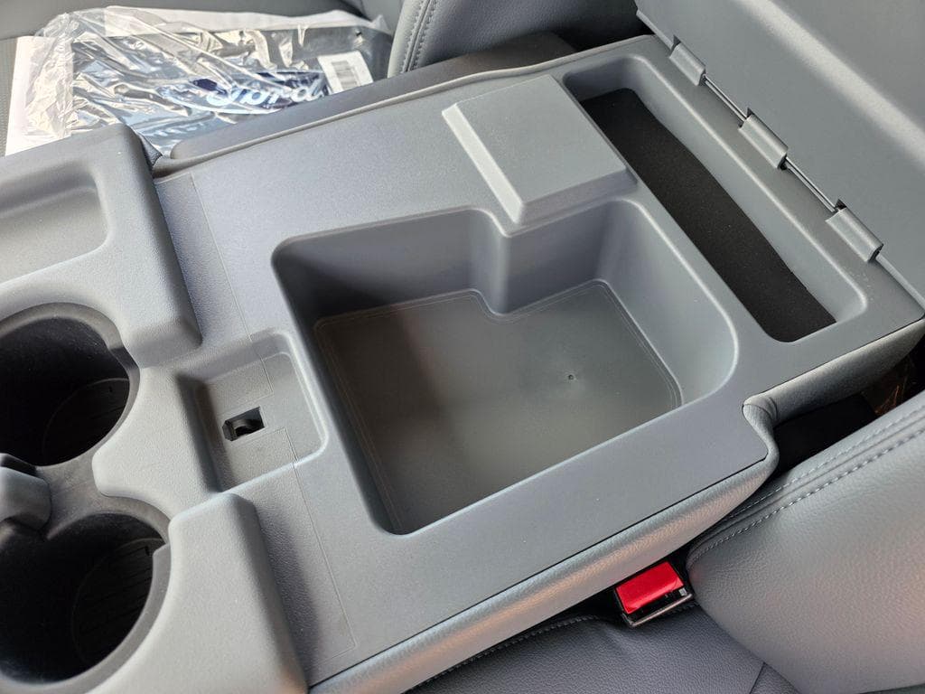 2027 Ford F-650SD Base image 21