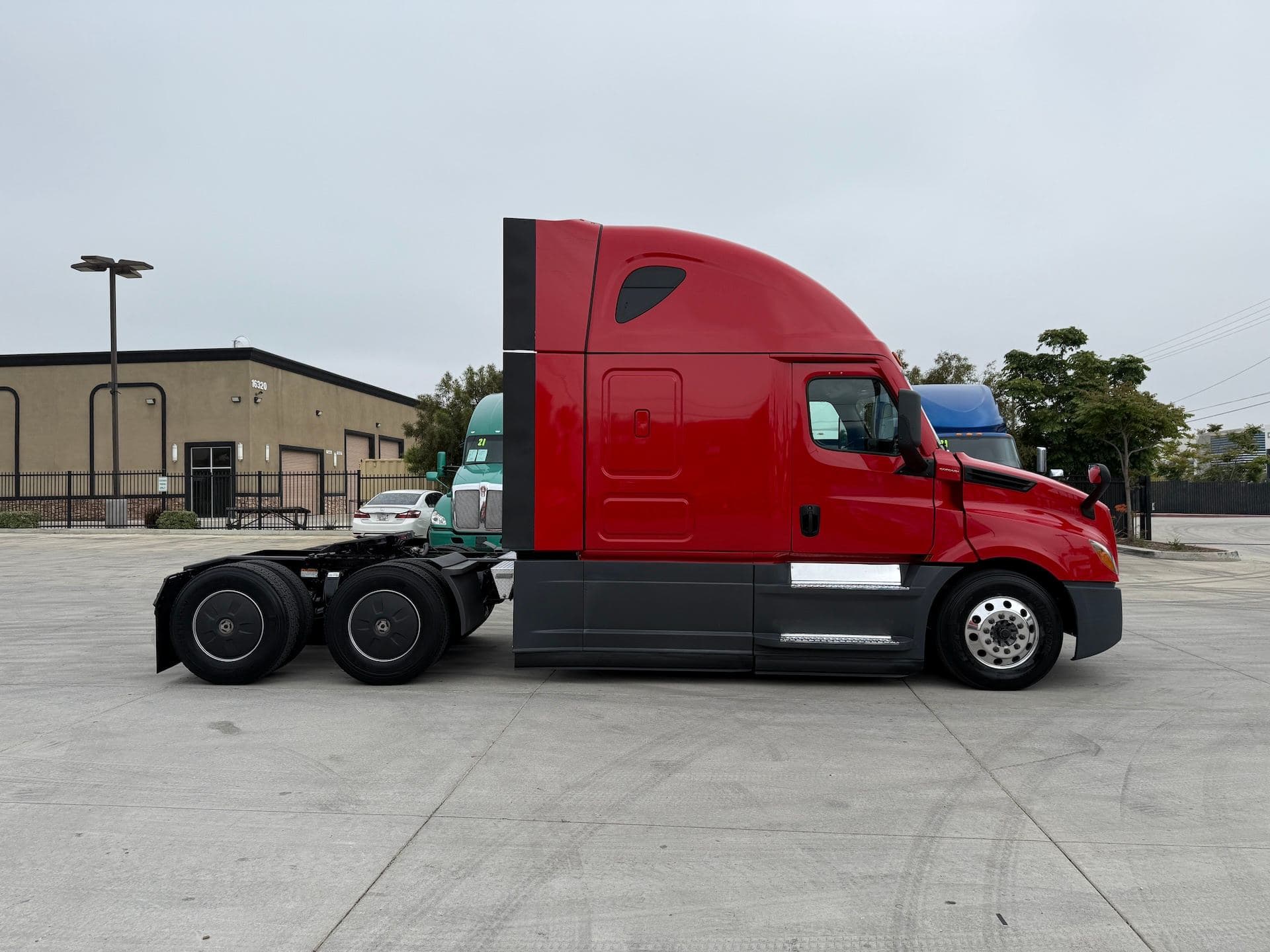 2021 Freightliner Cascadia 126 image 4