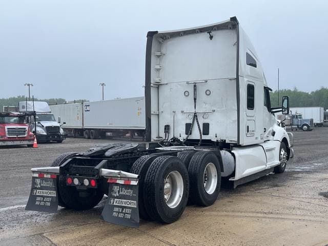 2021 Kenworth T680 image 3