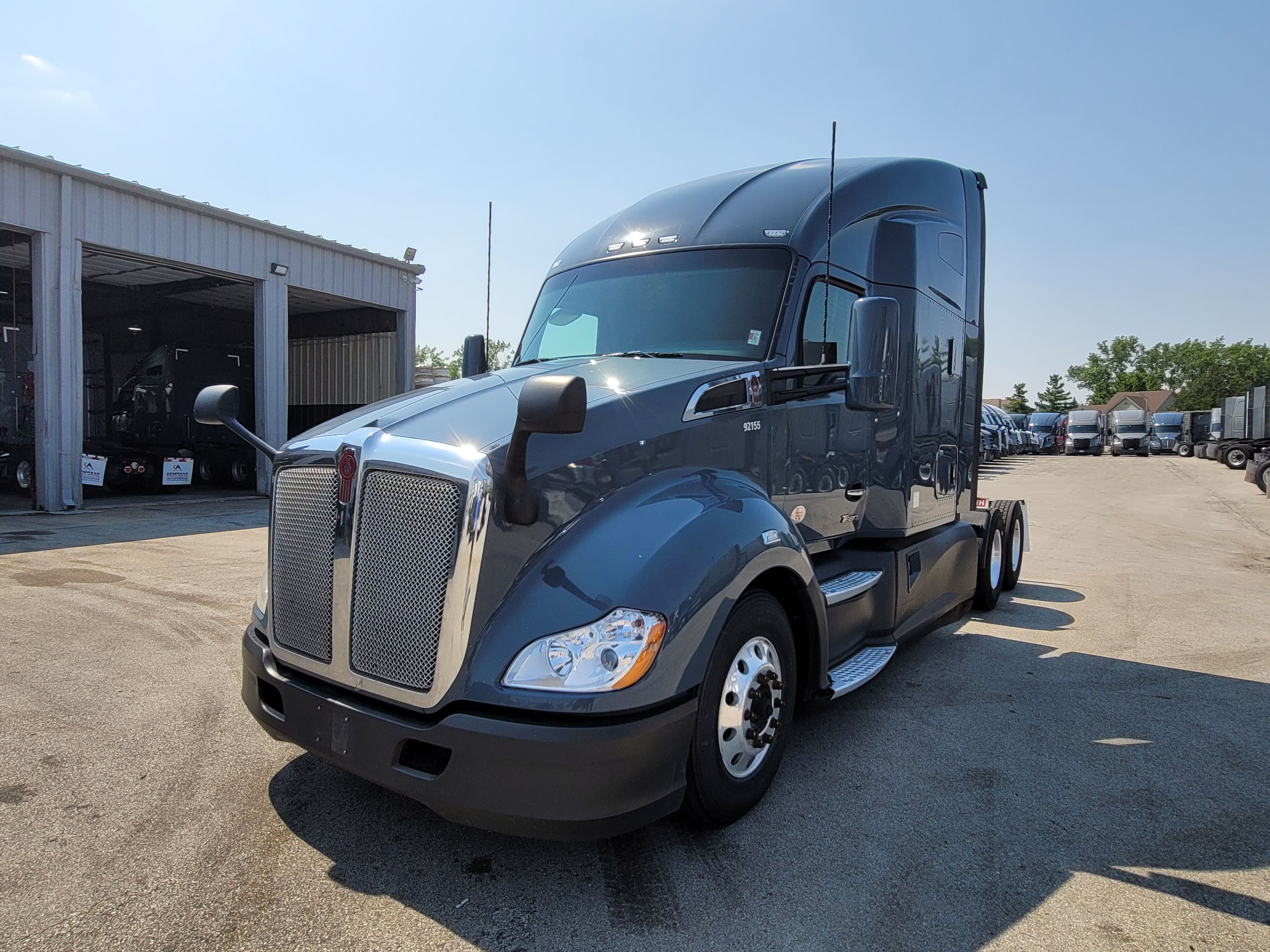 2022 Kenworth T680 image 1