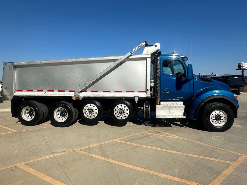 Used 2022 KENWORTH T880S image 4