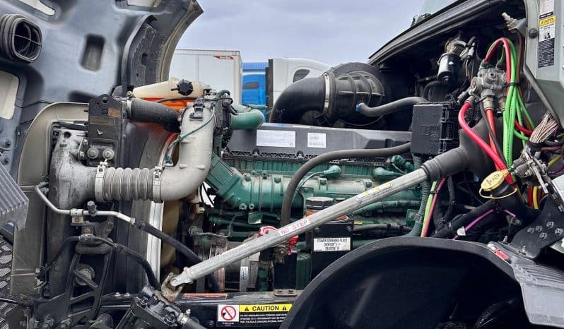 2023 Volvo VNL image 18