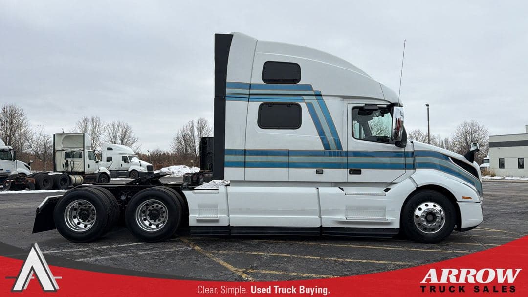 2022 Volvo VNL 860 image 2