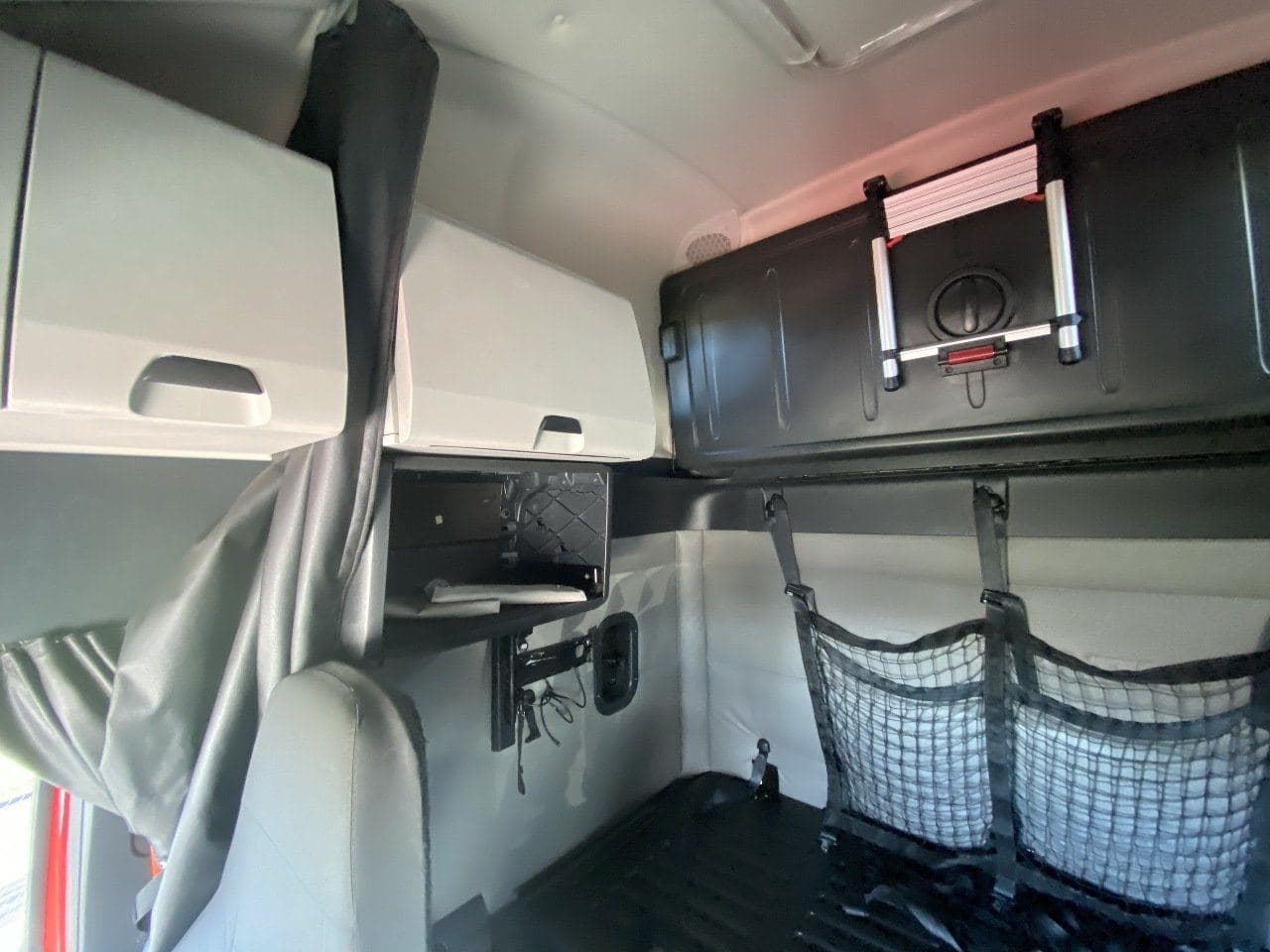 2021 FREIGHTLINER Cascadia CA126 * Tandem Axle Sleeper image 14