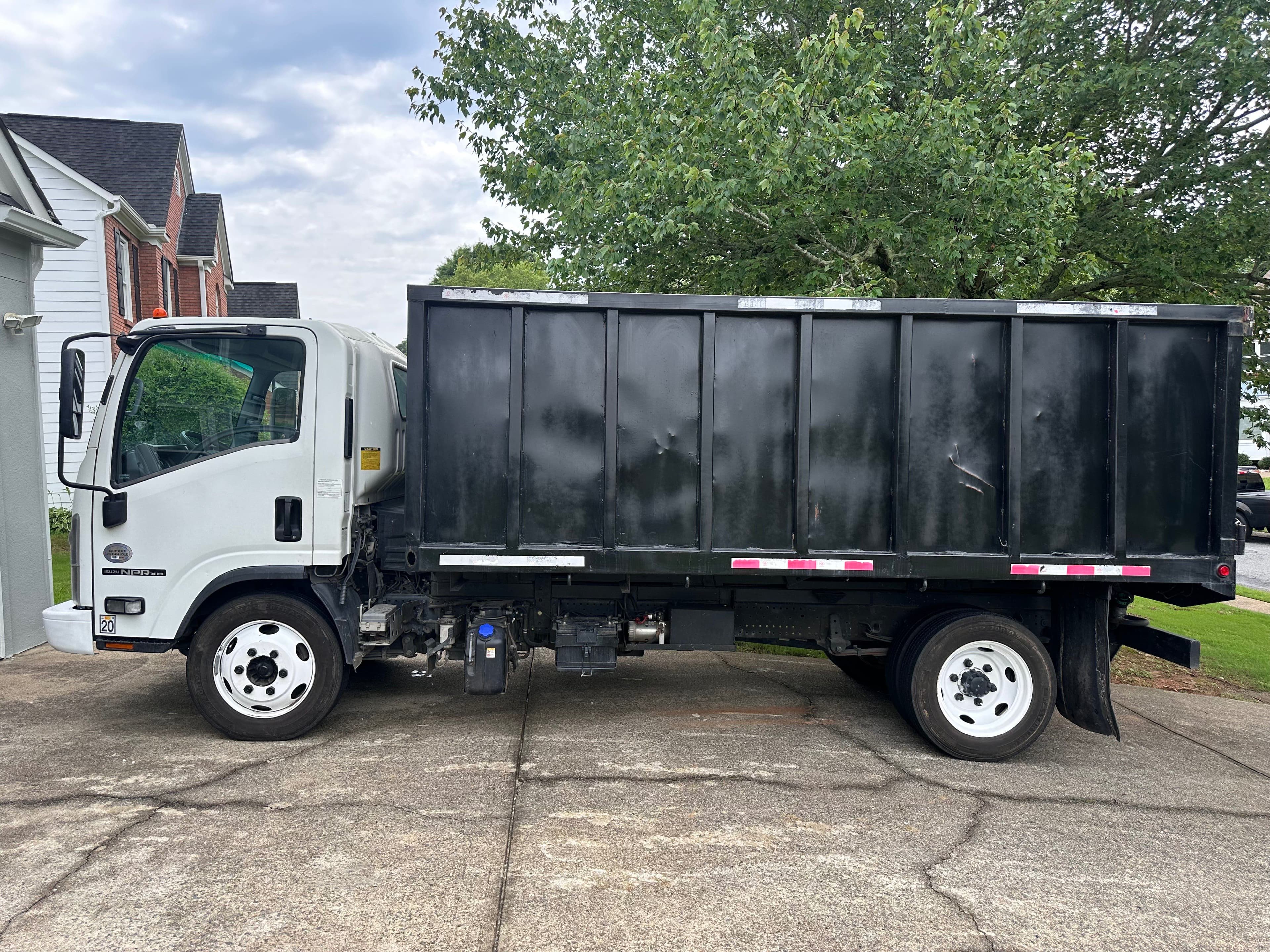 2021 Isuzu NPR HD image 2
