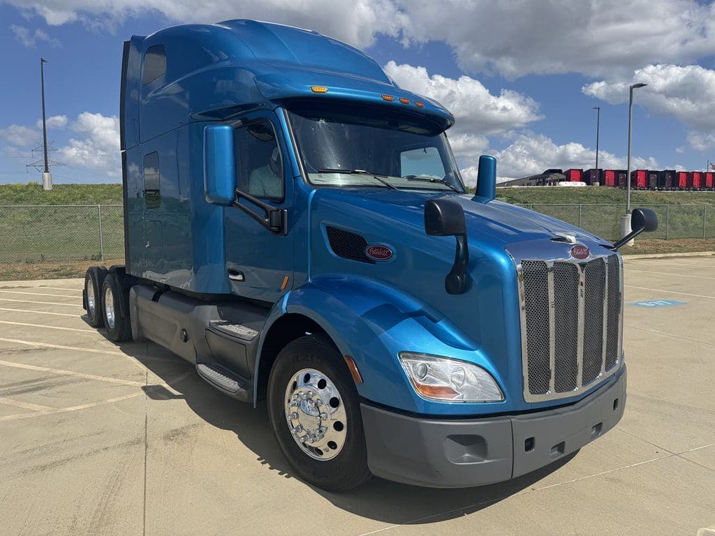 Used 2021 PETERBILT 579 image 6