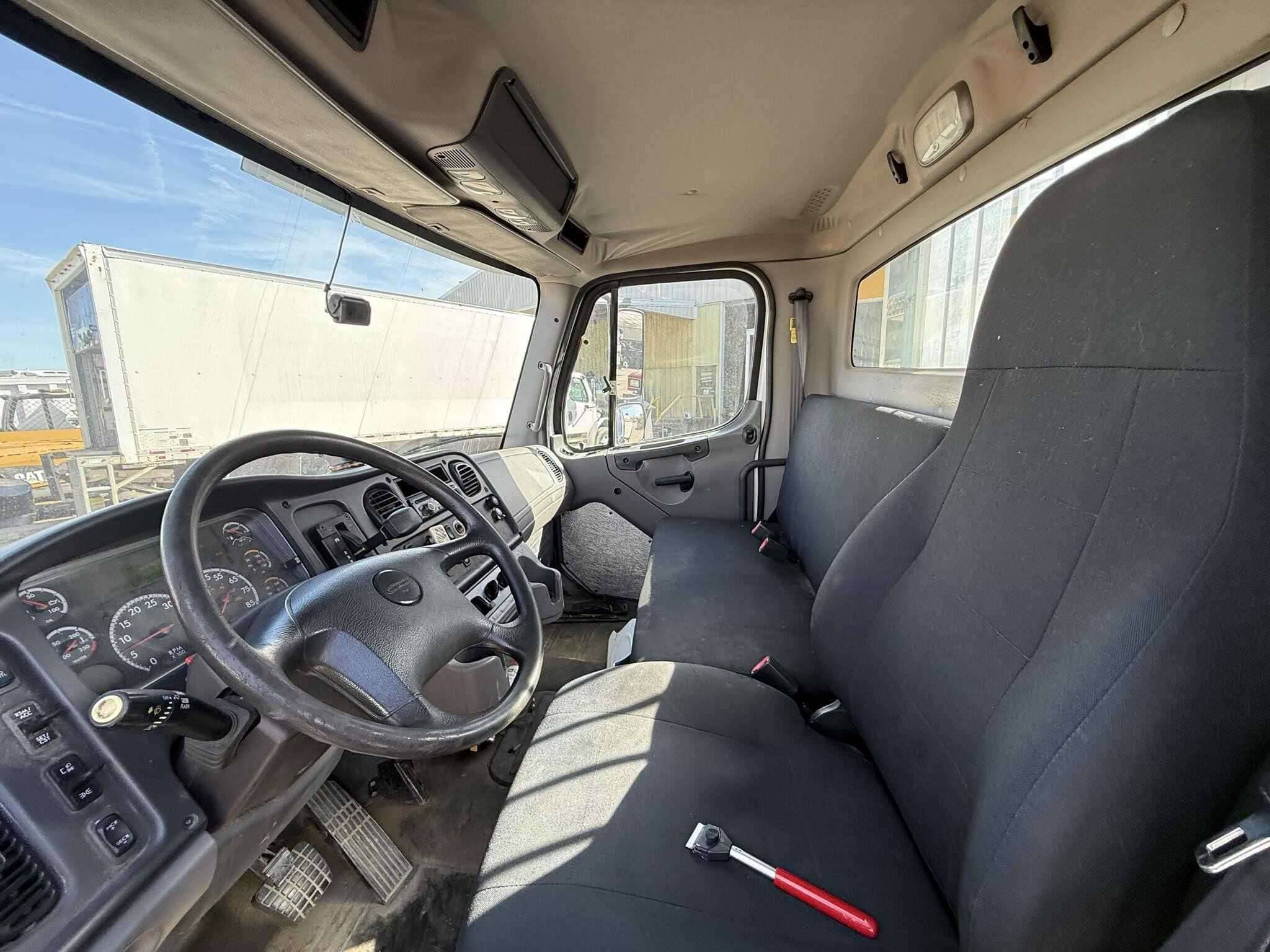 2017 Freightliner M2 image 11