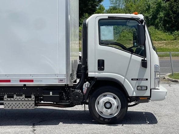 2025 Isuzu NRR image 27