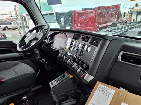 2025 Kenworth T880 image 23