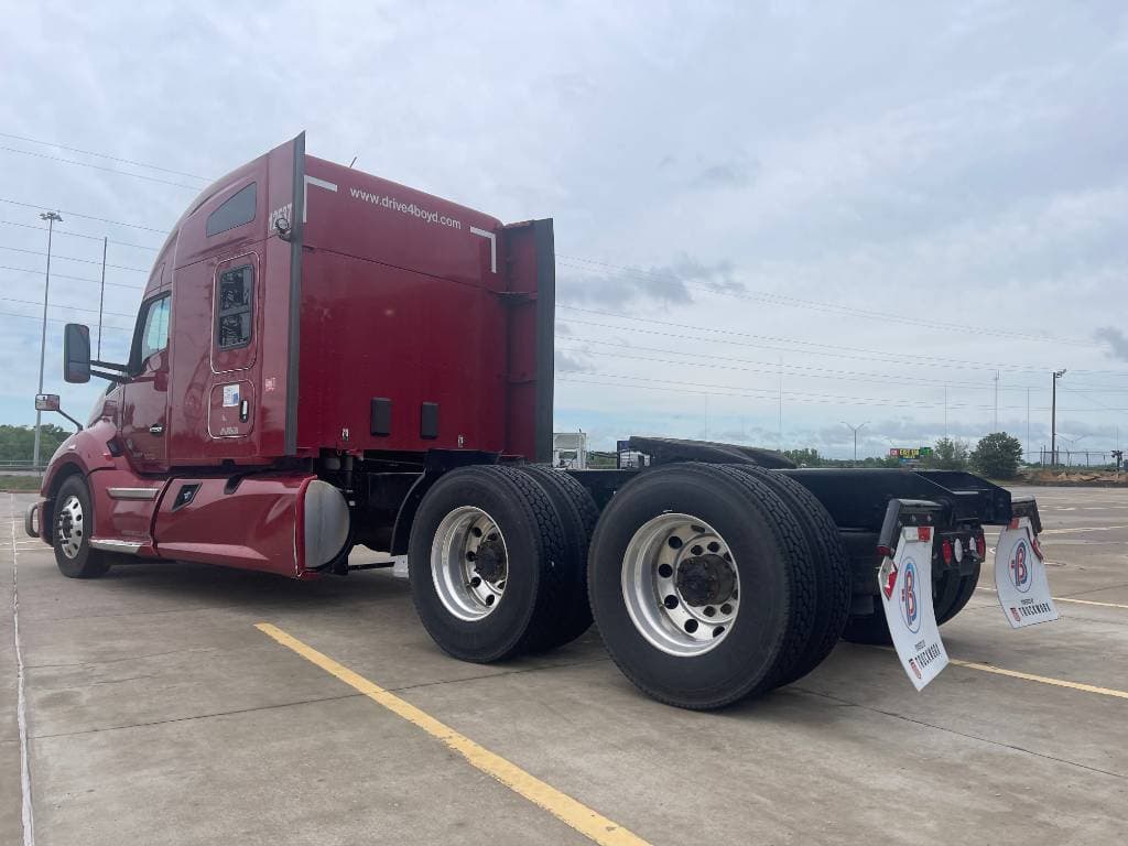 2021 Kenworth T680 image 3