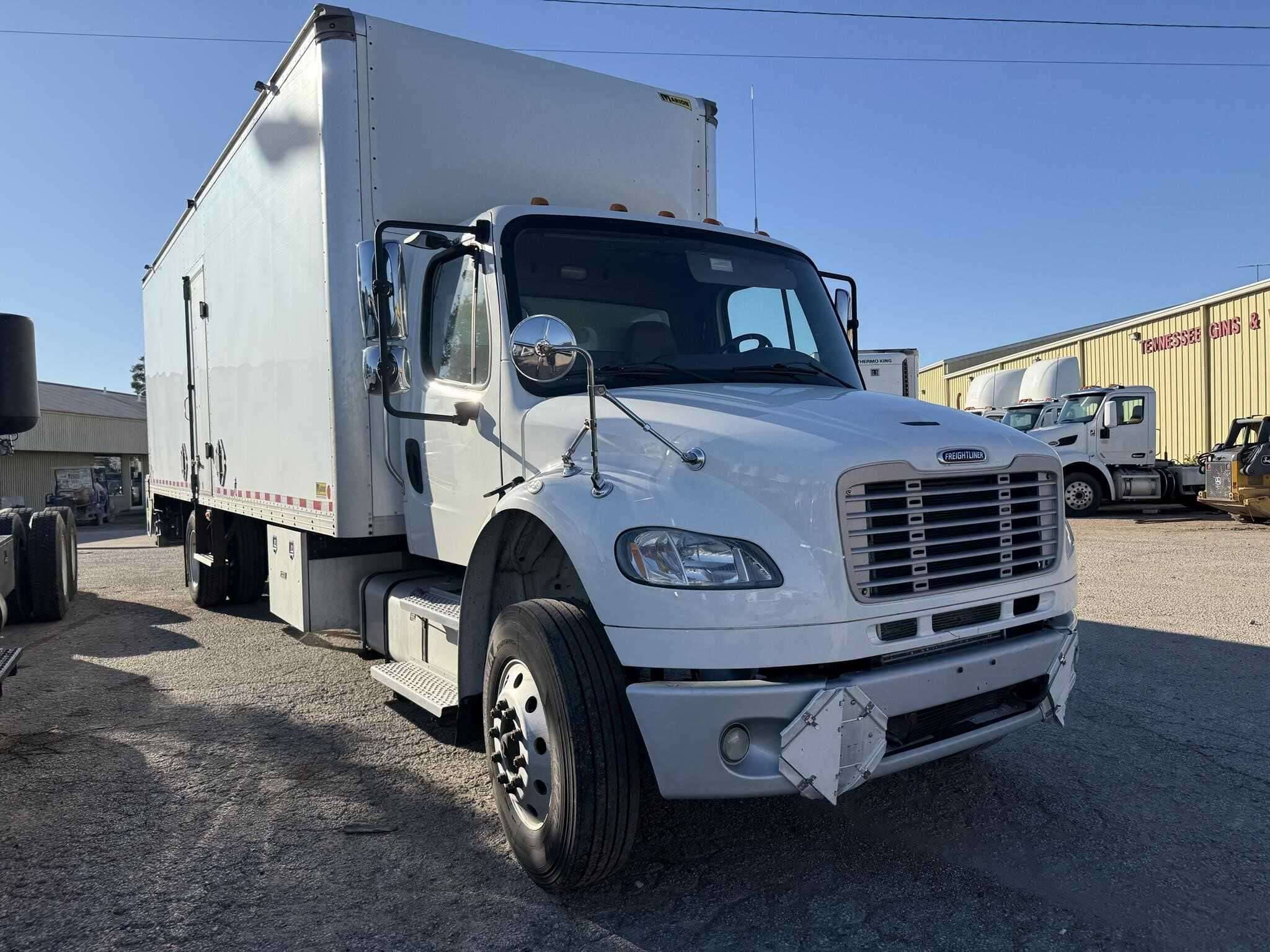 2021 Freightliner M2 image 8