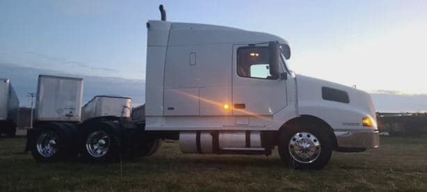 1998 VOLVO VNL64T430 image 5