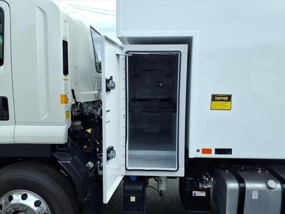 2025 Isuzu FTR image 8