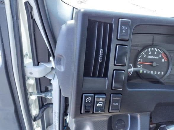 2025 Isuzu NRR image 17